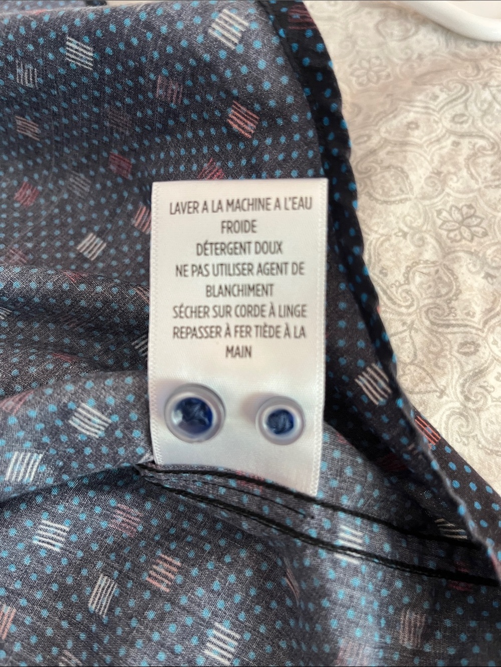 NWOT Robert Graham Navy Button-Down with Multicolor Geometric Embroidery Size L - Picture 6 of 11
